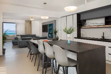 Podstrana 2-Bedroom Apartment for Up to 4