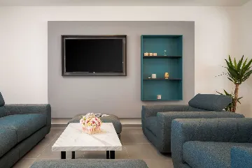 Podstrana 2-Bedroom Apartment for Up to 4