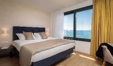 Podstrana 2-Bedroom Apartment for Up to 4