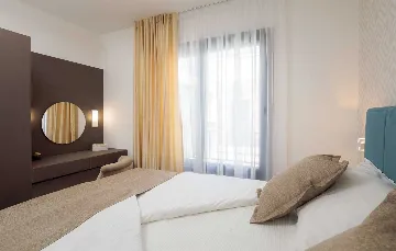 Podstrana 2-Bedroom Apartment for Up to 4