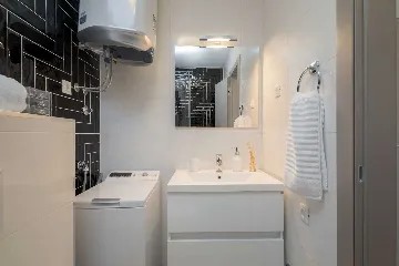 Podstrana 2-Bedroom Apartment for Up to 4