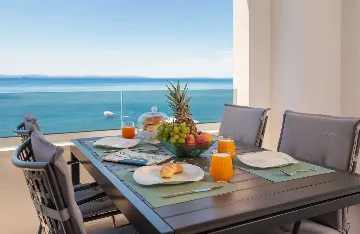 Podstrana 2-Bedroom Apartment for Up to 4