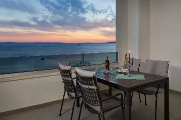 Podstrana 2-Bedroom Apartment for Up to 4