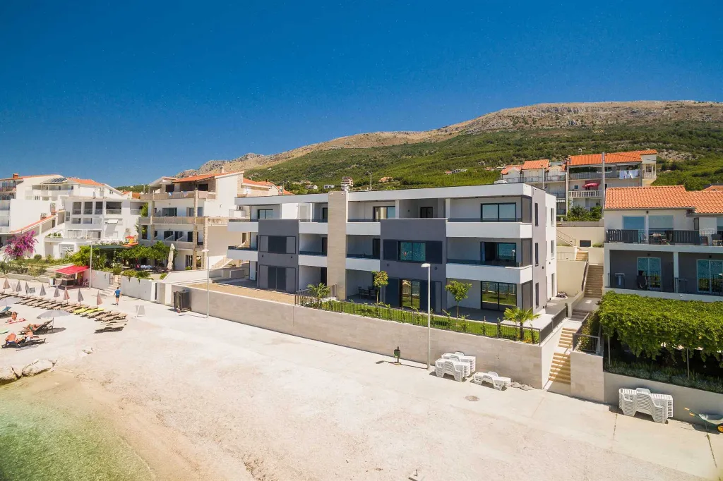 Podstrana 2-Bedroom Apartment for Up to 4