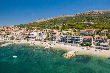 Podstrana 2-Bedroom Apartment for Up to 4