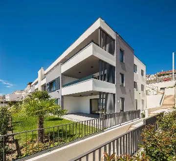 Podstrana 2-Bedroom Apartment for Up to 4