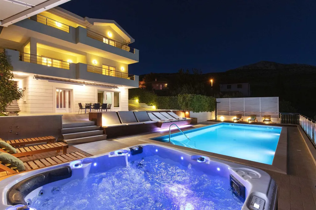 Villa with Private Heated Pool in Tugare