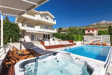 Villa with Private Heated Pool in Tugare