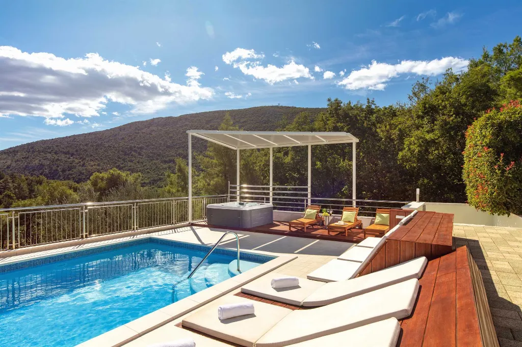 Villa with Private Heated Pool in Tugare