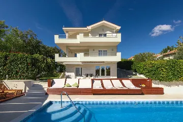 Villa with Private Heated Pool in Tugare