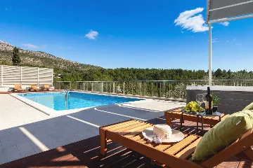 Villa with Private Heated Pool in Tugare