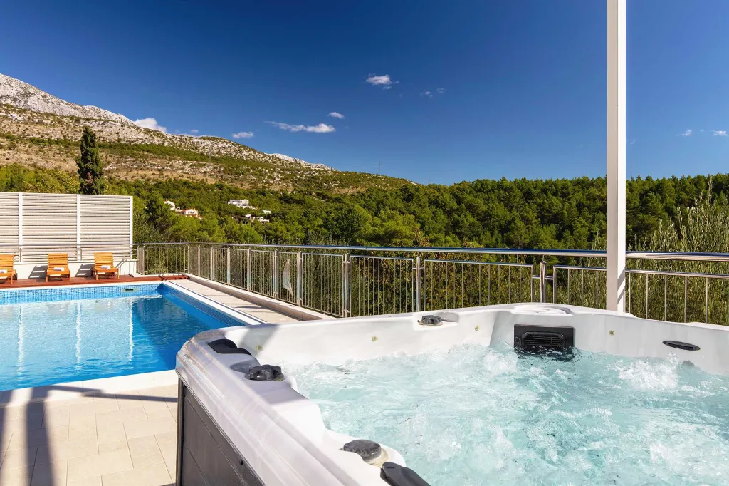 Villa with Private Heated Pool in Tugare