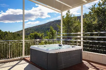 Villa with Private Heated Pool in Tugare