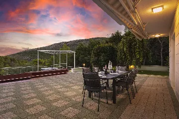 Villa with Private Heated Pool in Tugare