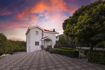 Villa with Private Heated Pool in Tugare