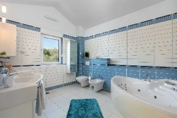 Villa with Private Heated Pool in Tugare