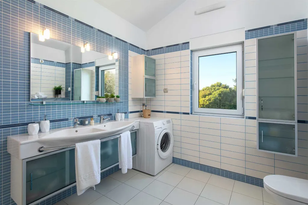 Villa with Private Heated Pool in Tugare