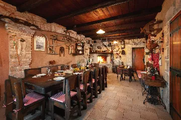 Villa with Private Heated Pool in Tugare