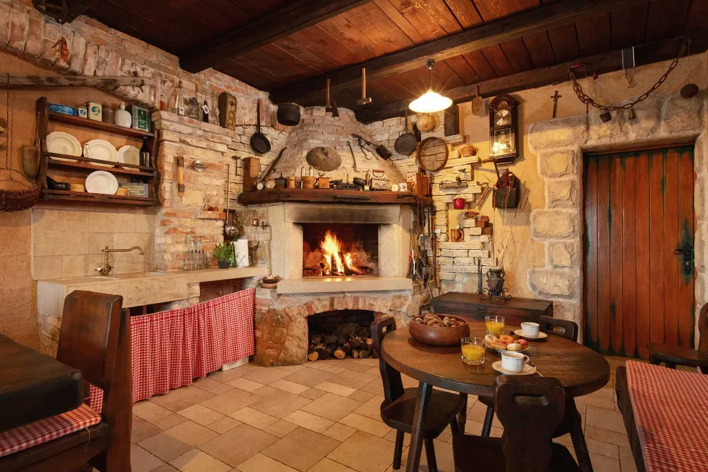 Villa with Private Heated Pool in Tugare