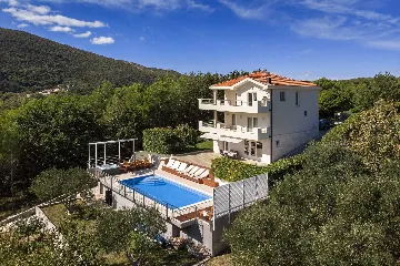 Villa with Private Heated Pool in Tugare