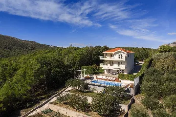 Villa with Private Heated Pool in Tugare