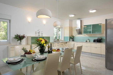 Villa with Private Heated Pool in Tugare