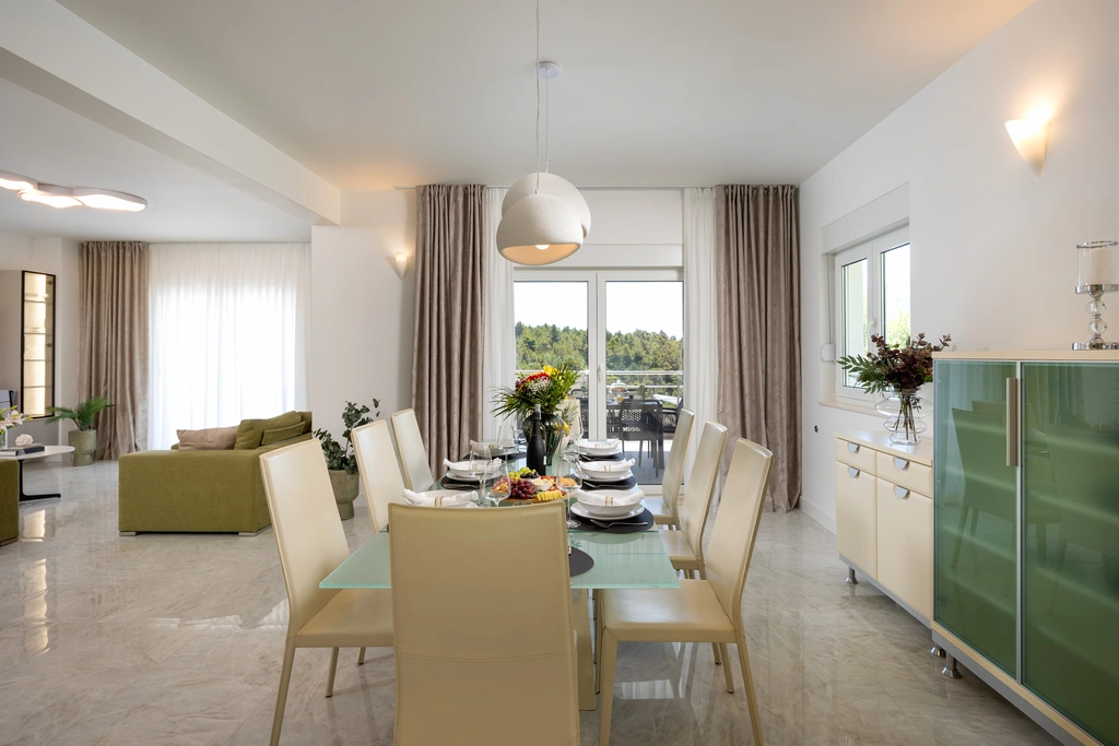 Villa with Private Heated Pool in Tugare