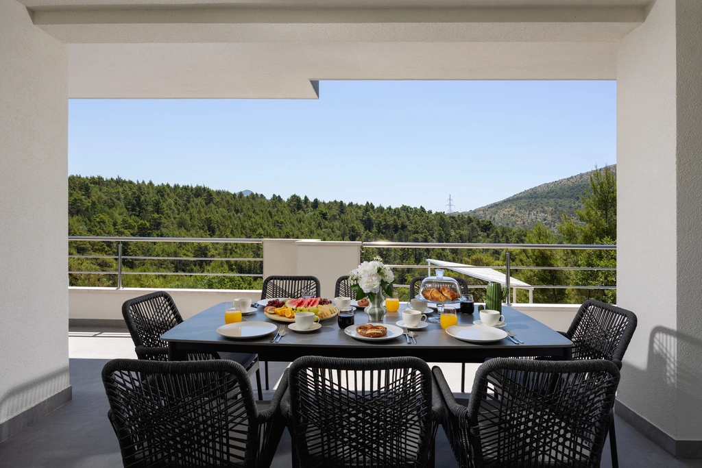Villa with Private Heated Pool in Tugare