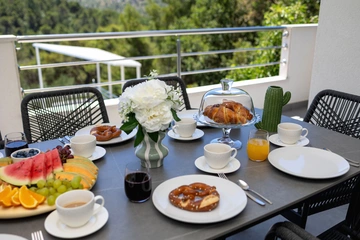 Villa with Private Heated Pool in Tugare