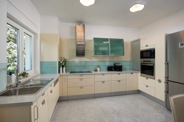 Villa with Private Heated Pool in Tugare