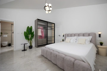 Villa with Private Heated Pool in Tugare