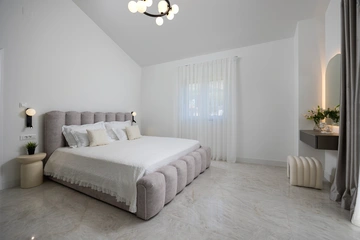 Villa with Private Heated Pool in Tugare