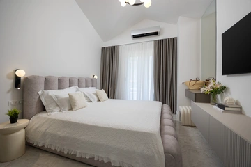 Villa with Private Heated Pool in Tugare