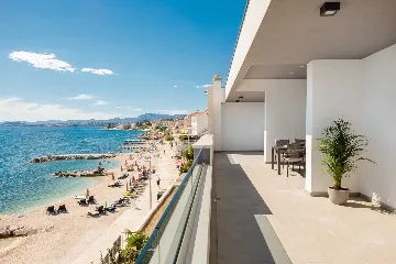 Podstrana Sea-View Penthouse for 6 Guests