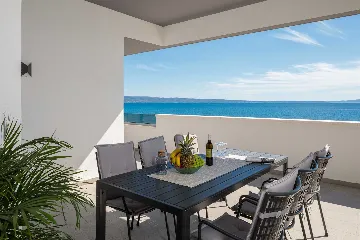 Podstrana Sea-View Penthouse for 6 Guests