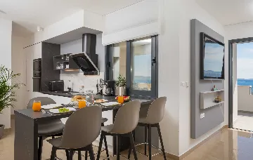 Podstrana Sea-View Penthouse for 6 Guests