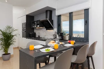 Podstrana Sea-View Penthouse for 6 Guests