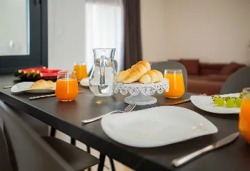 Podstrana Sea-View Penthouse for 6 Guests