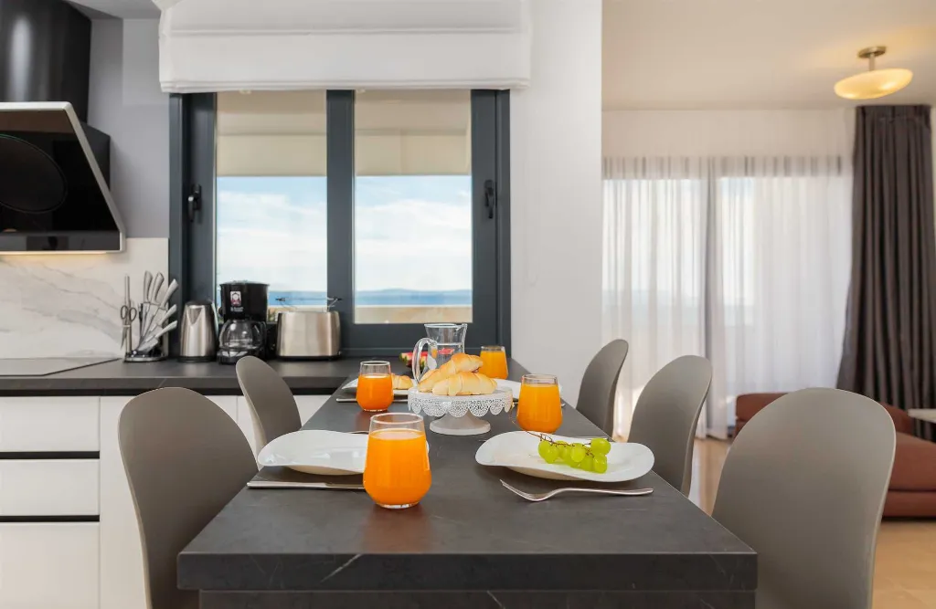 Podstrana Sea-View Penthouse for 6 Guests