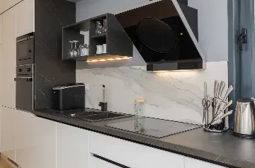 Podstrana Sea-View Penthouse for 6 Guests