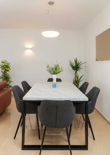 Podstrana Sea-View Penthouse for 6 Guests