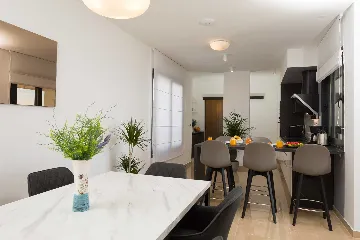 Podstrana Sea-View Penthouse for 6 Guests