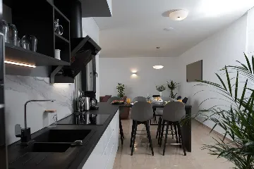 Podstrana Sea-View Penthouse for 6 Guests