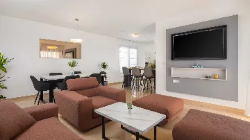 Podstrana Sea-View Penthouse for 6 Guests