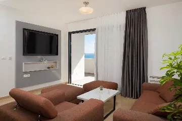 Podstrana Sea-View Penthouse for 6 Guests