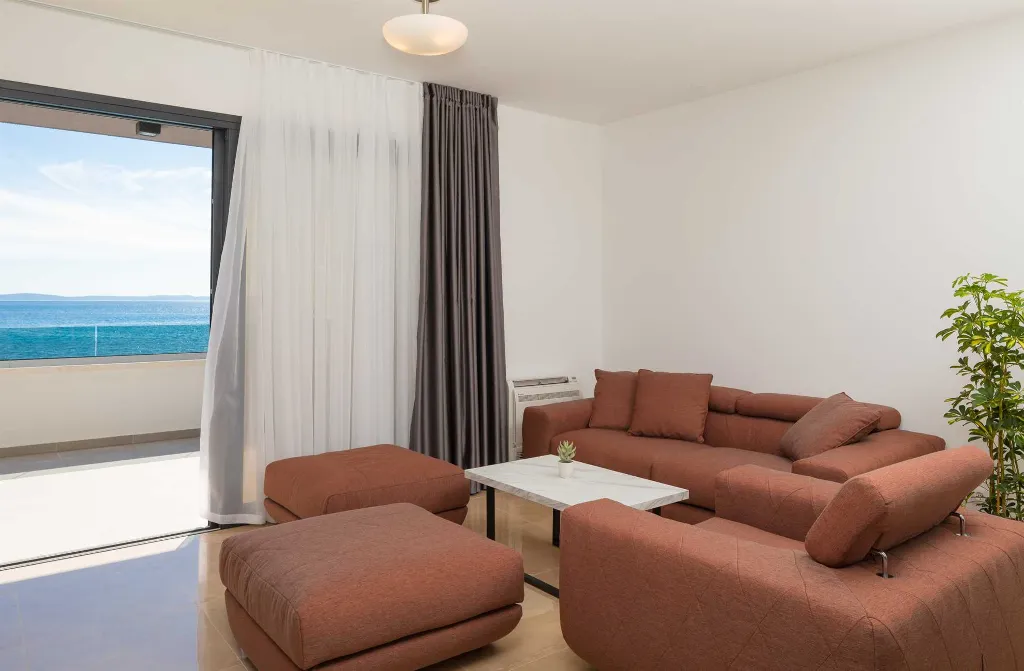 Podstrana Sea-View Penthouse for 6 Guests