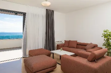 Podstrana Sea-View Penthouse for 6 Guests