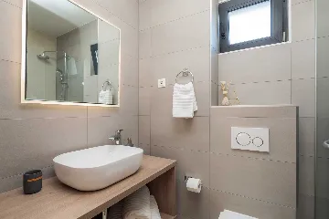 Podstrana Sea-View Penthouse for 6 Guests