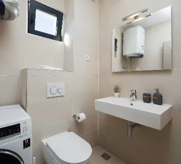 Podstrana Sea-View Penthouse for 6 Guests