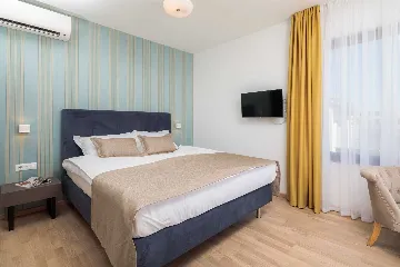 Podstrana Sea-View Penthouse for 6 Guests